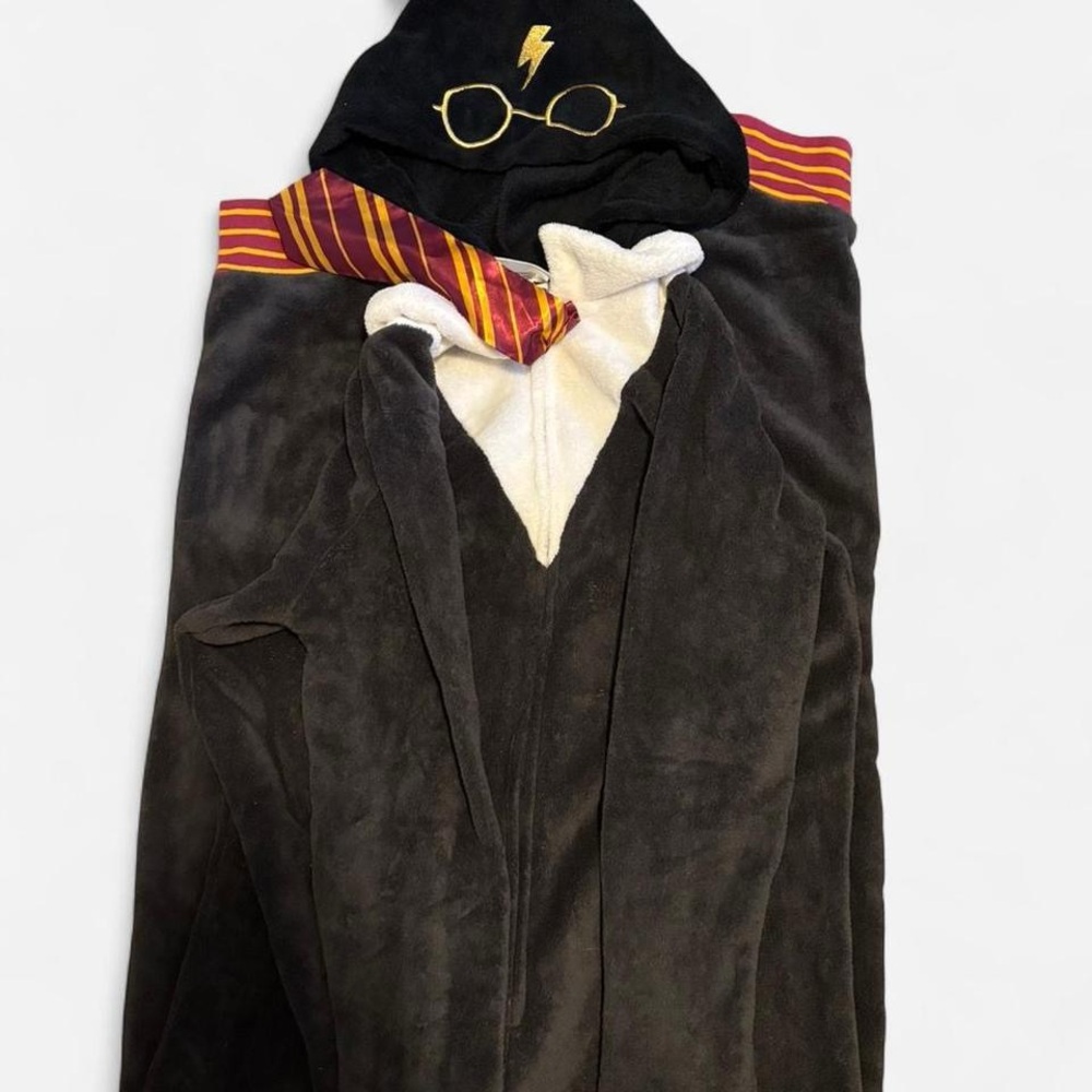 Black and red Harry Potter Onesie #HarryPotter